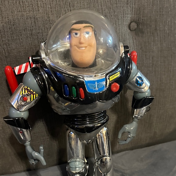 Intergalactic Buzz Lightyear- Disney Thinkway - Picture 4 of 13